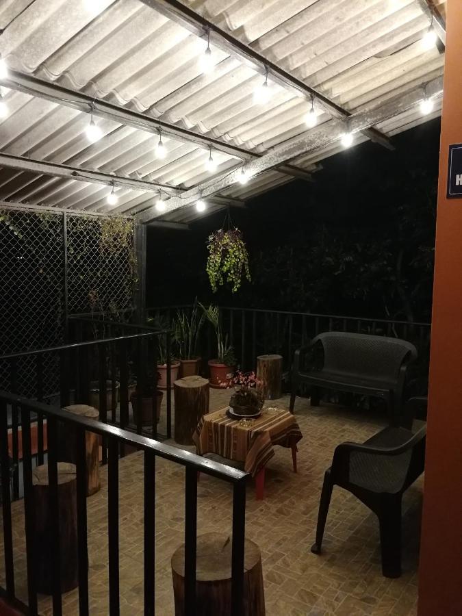 Chapelet Hostal Tababela Exteriör bild