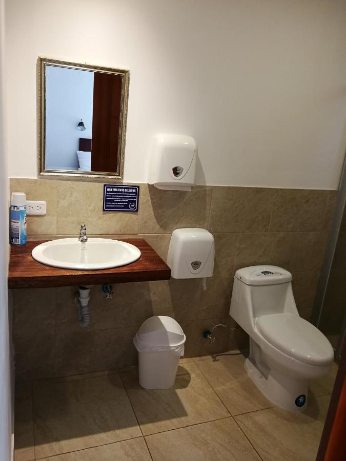 Chapelet Hostal Tababela Exteriör bild